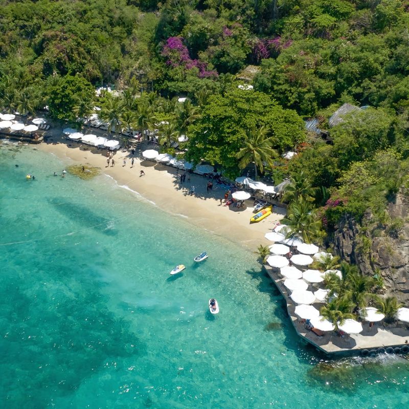 Tiểu resort Mini Beach giữa lòng vịnh ngọc