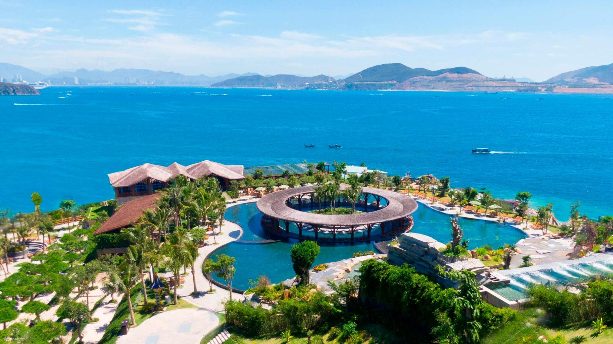 Bỏ túi kinh nghiệm khám phá Hòn Tằm – Nơi bùn khoáng giao thoa cùng mây trời Nha Trang