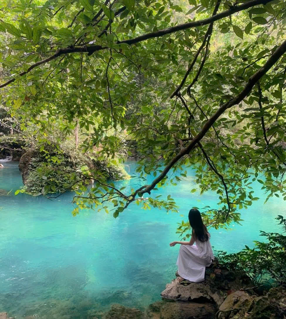 Suối Lê Nin - bản giao hưởng xanh ngọc bích giữa trầm tích lịch sử