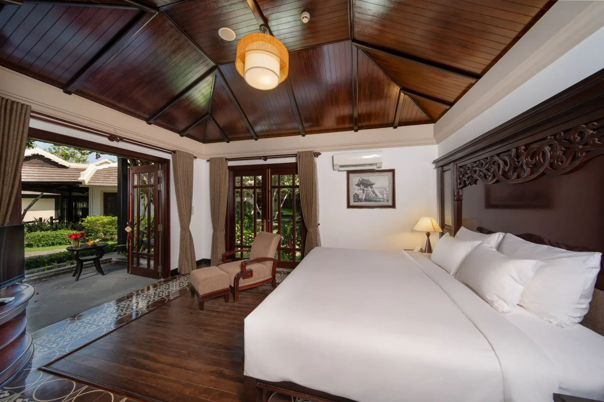 Executive Bungalow (Garden View)