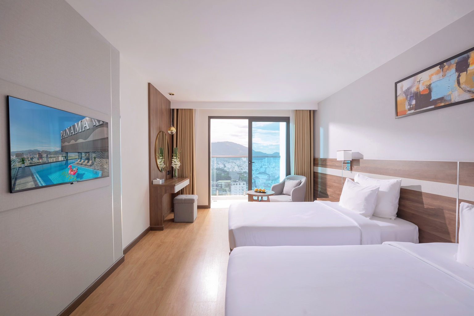 Deluxe Twin City View